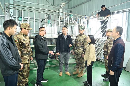 自贡荣县：“网红”培训“兵支书”售卖农特产品